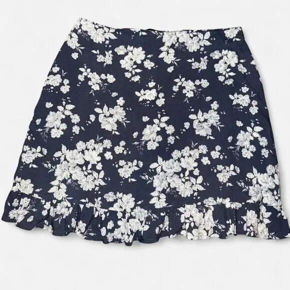 Navy Floral Mini Skirt with Ruffle Hem Size Medium - NWT - Picture 6 of 8
